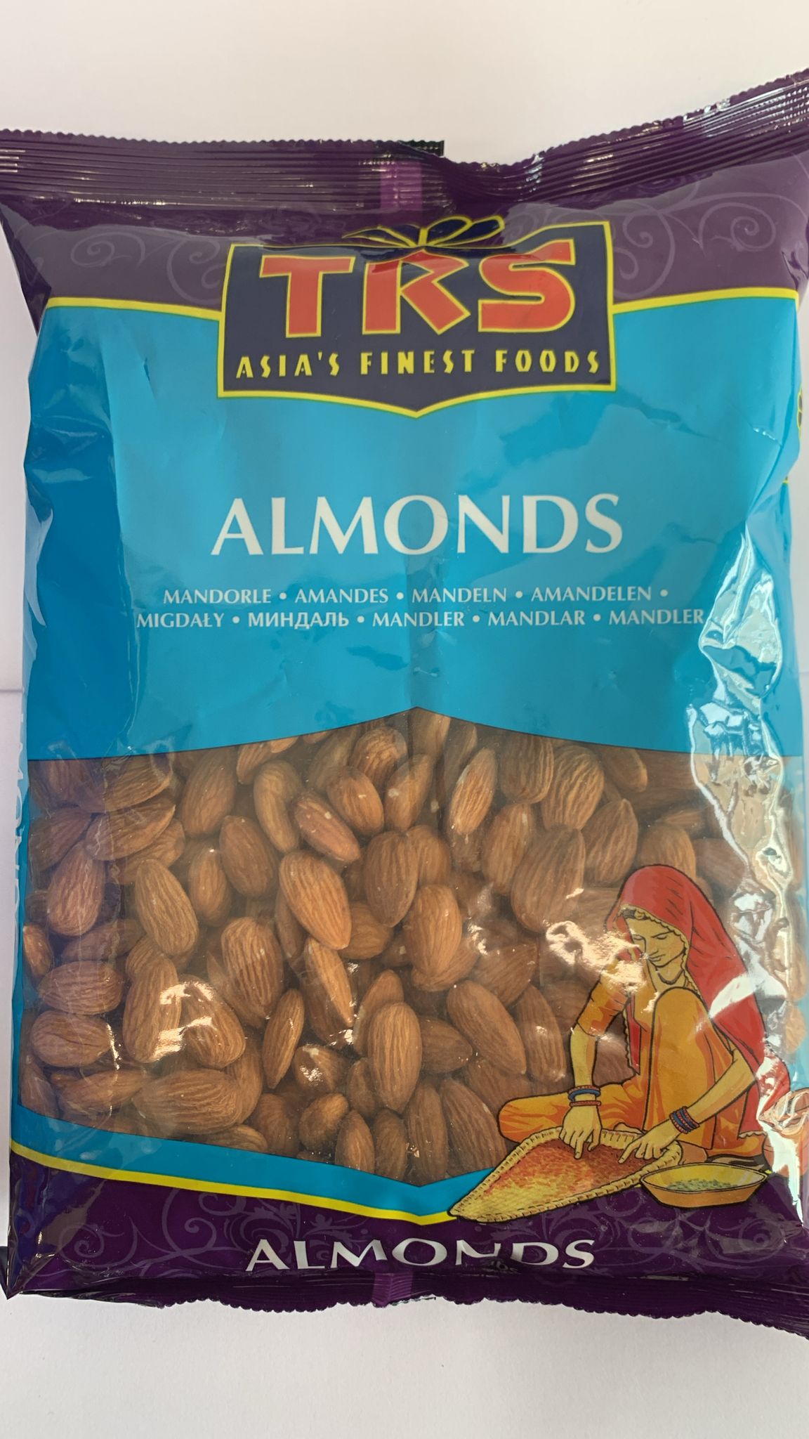 TRS Almonds 750G
